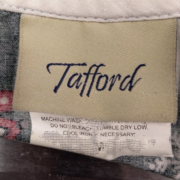 Tafford Medium Christmas Scrub Top Santa Snowman Reindeer - Picture 2 of 6